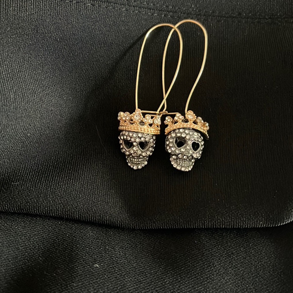 Betsey Johnson skull earrings